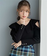 【新品未使用】Noela モチーフフリルニット ホワイト ノエラ NOELA モチーフフリルニット （オフホワイト