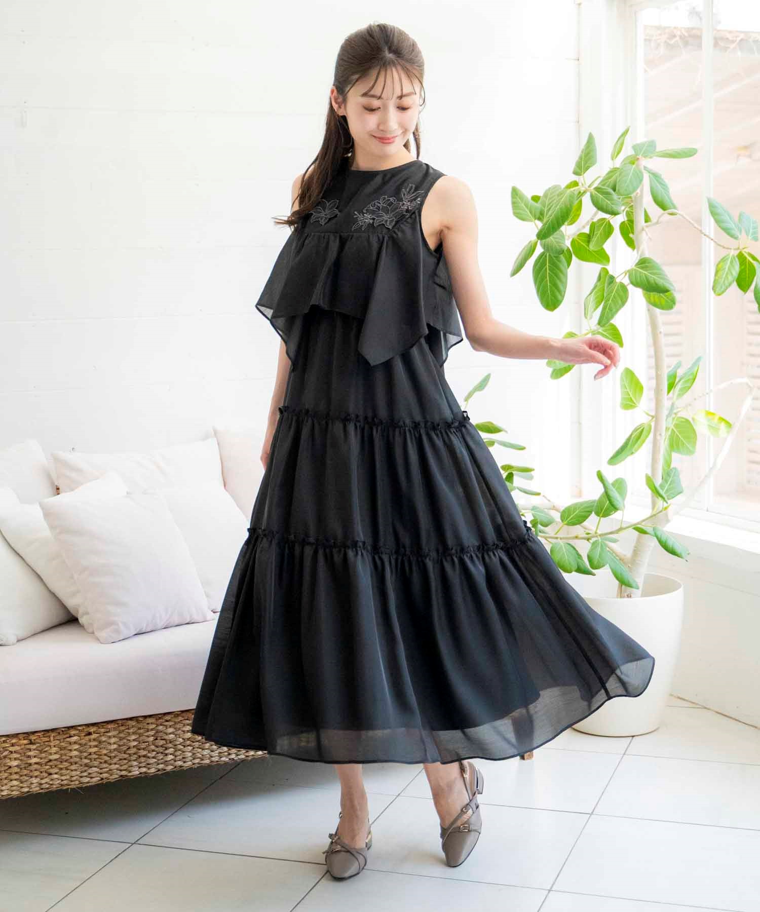 Noela×LANTINAMコラボ】モチーフ刺繍カラーワンピース | ロング Noela×LANTINAMコラボ】モチーフ刺繍カラーワンピース | ロング