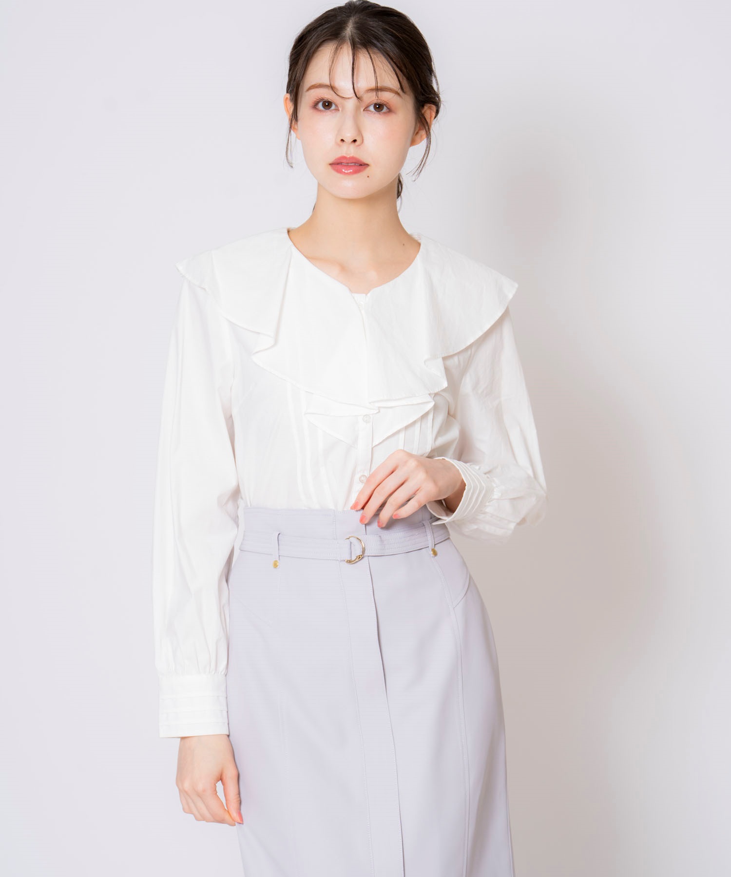 フリルタックブラウス | シャツ・ブラウス | Noela OFFICIAL WEB フリルタックブラウス | シャツ・ブラウス | Noela OFFICIAL WEB