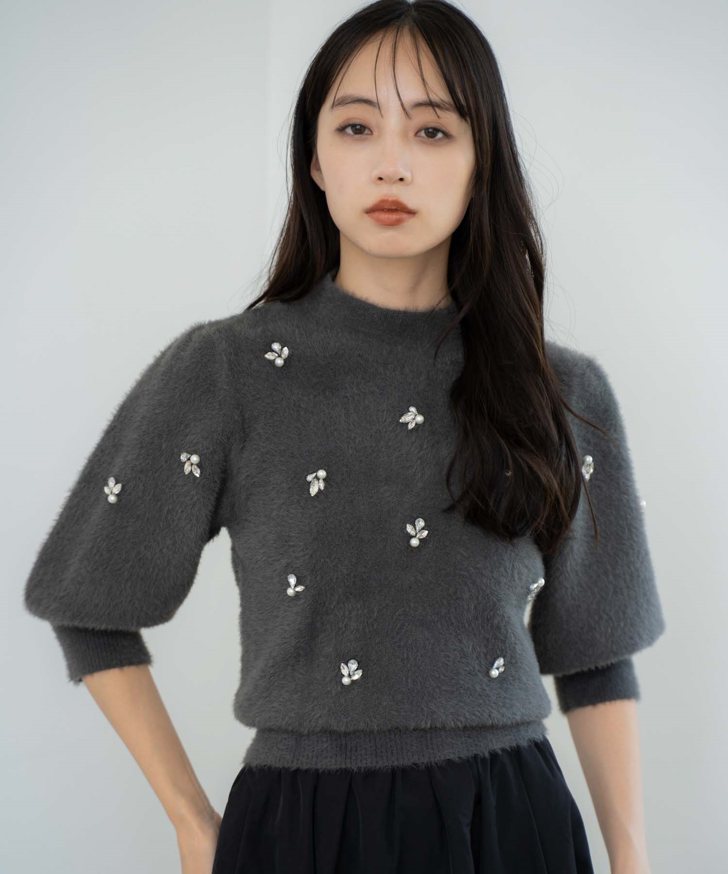 【予約】【WEB限定カラーあり】シャギービジューニット(10チャコールグレー-フリー)
