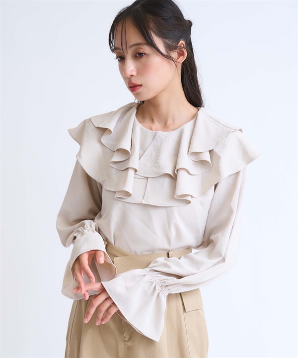 フリルカラーブラウス