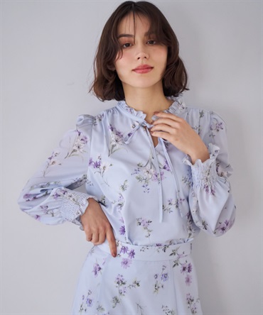 【予約】花柄シアーブラウス(72サックス-フリー-3月下旬ごろのお届け)