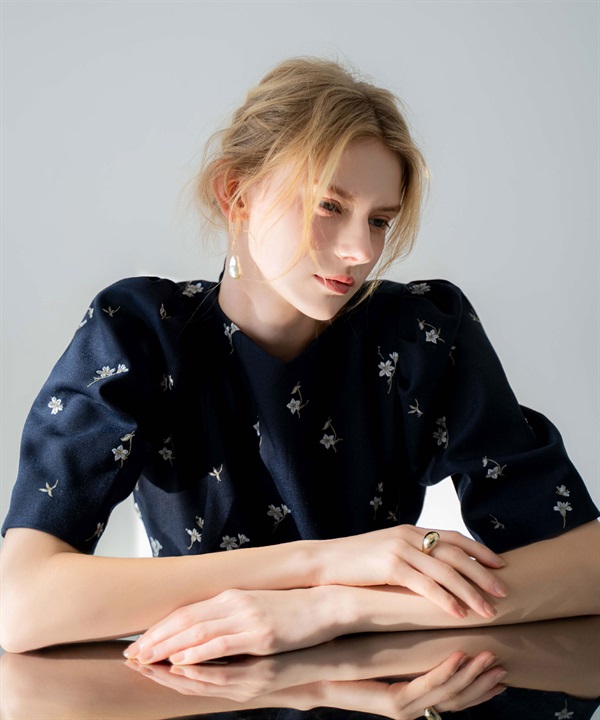 【予約】【Premium】フラワー刺繍ブラウス
