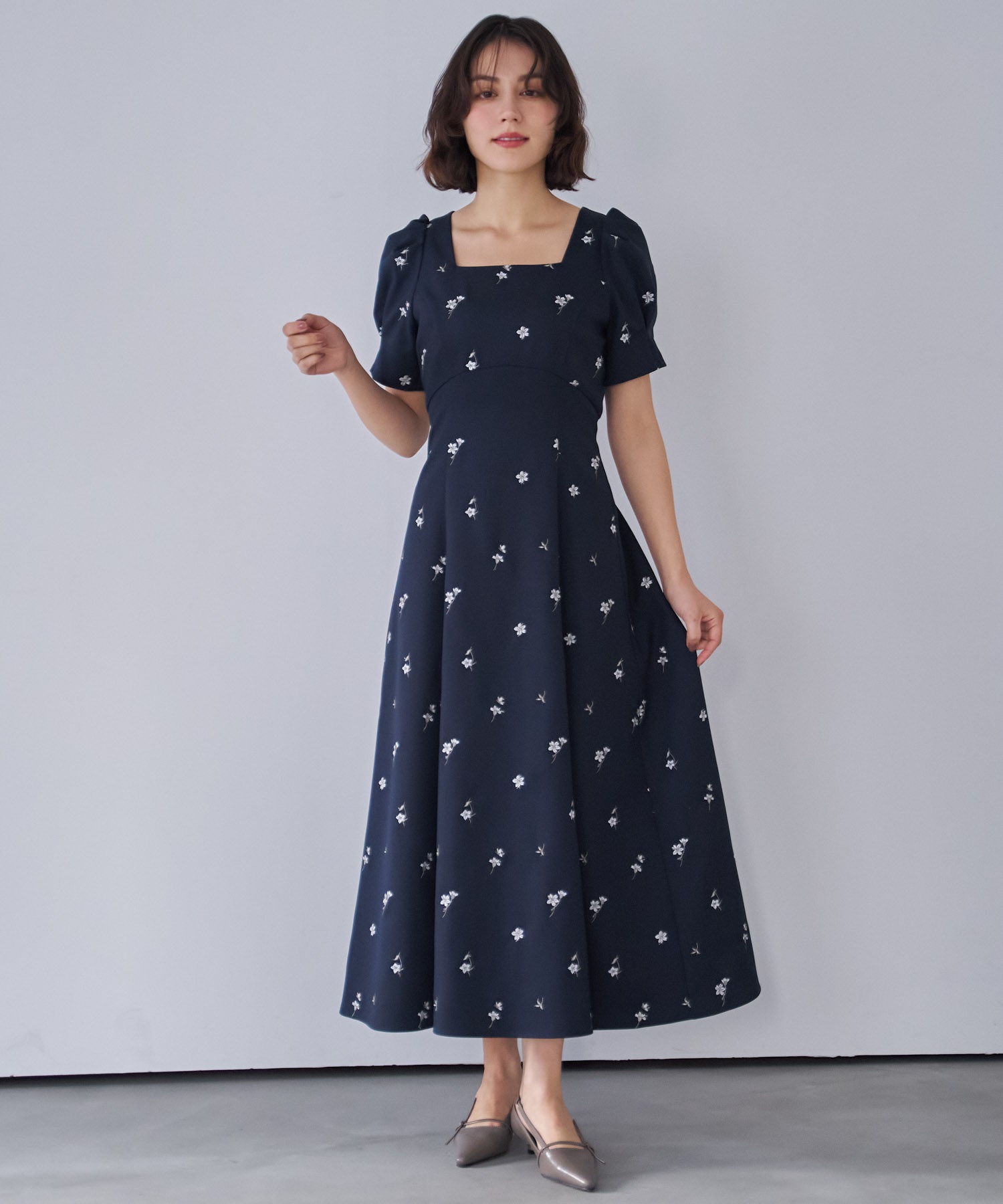 【予約】【Premium】フラワー刺繍ワンピース(70ネイビー-フリー-3月下旬ごろのお届け)