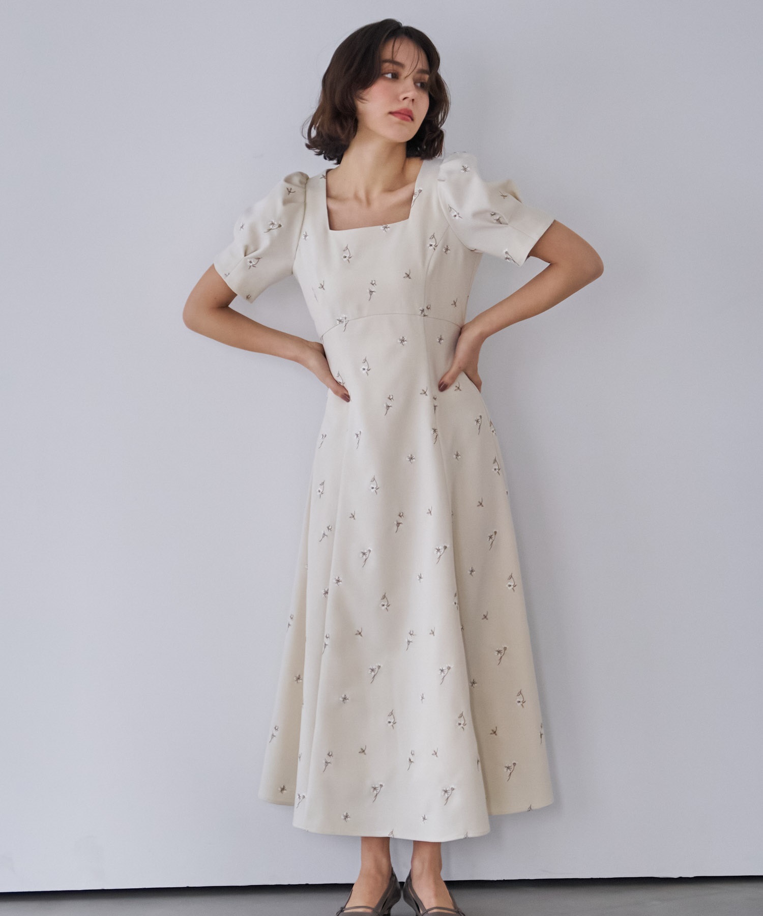 【予約】【Premium】フラワー刺繍ワンピース(82ベージュ-フリー-3月下旬ごろのお届け)
