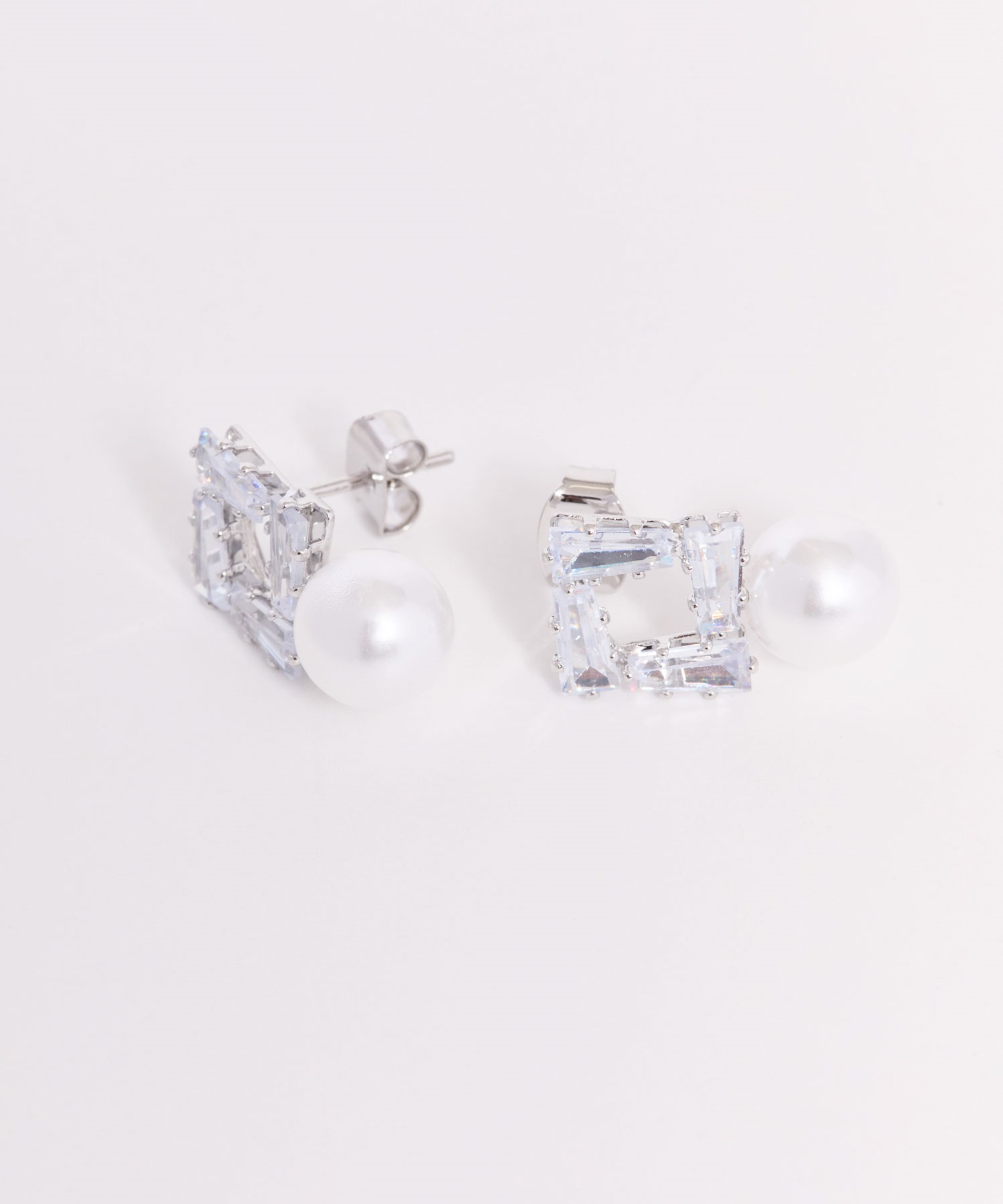 【予約】スクエアビジューピアス(13シルバー-フリー-3月下旬ごろのお届け)