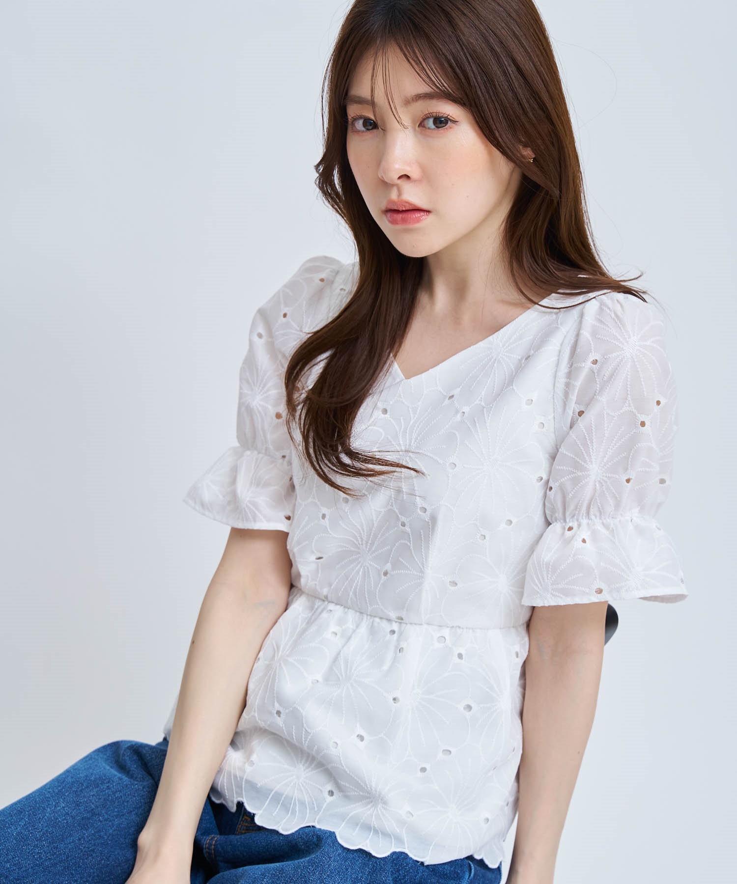 【予約】フラワー刺繍ペプラムブラウス(01オフホワイト-フリー-4月下旬ごろのお届け)