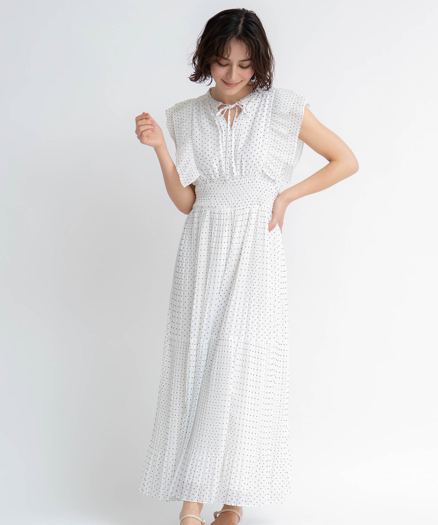 【予約】プリーツドットワンピース(01オフホワイト-Ｓ-5月下旬ごろのお届け)