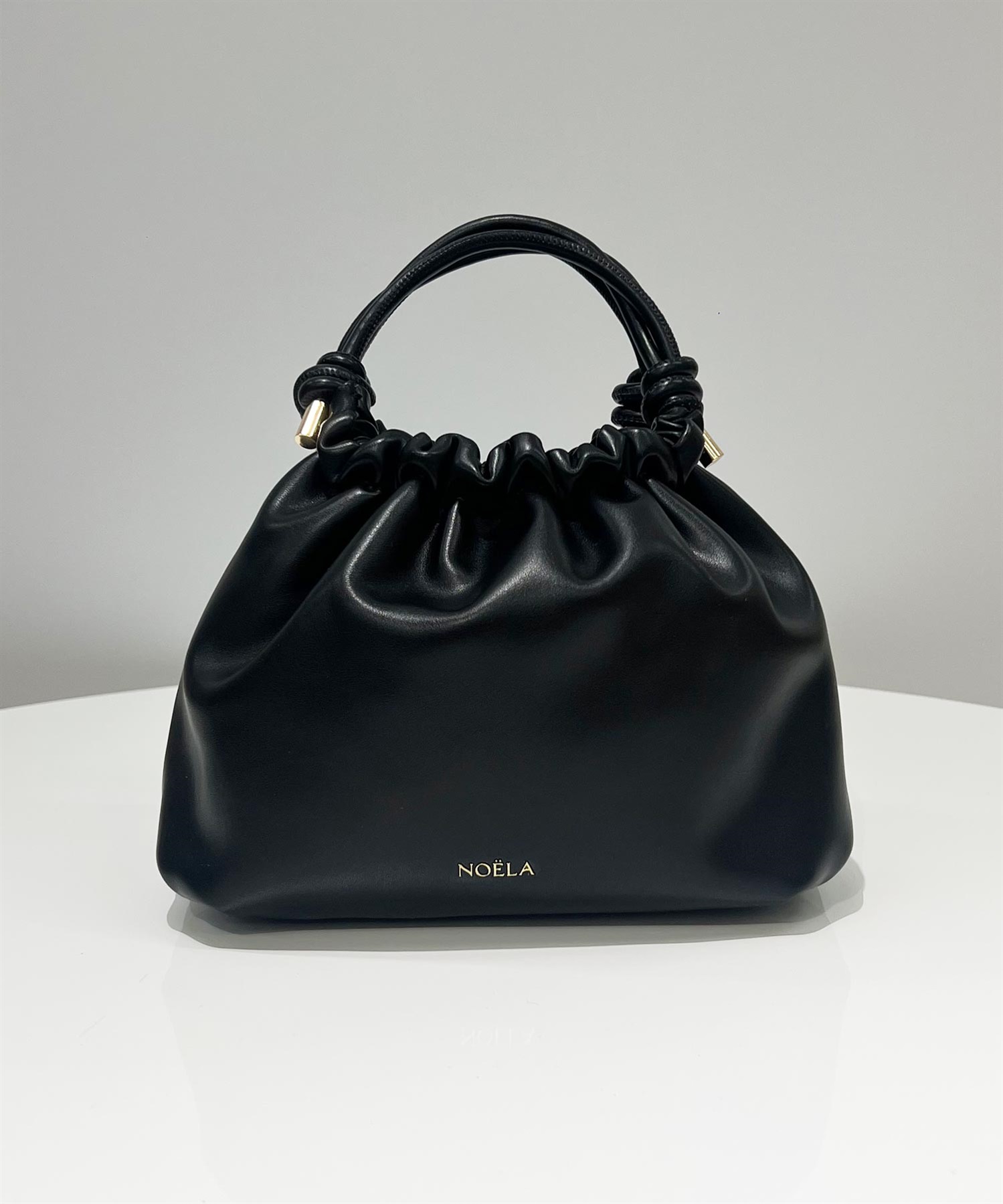 【予約】ドロストギャザーハンドバッグ(00ブラック-フリー-5月下旬ごろのお届け)