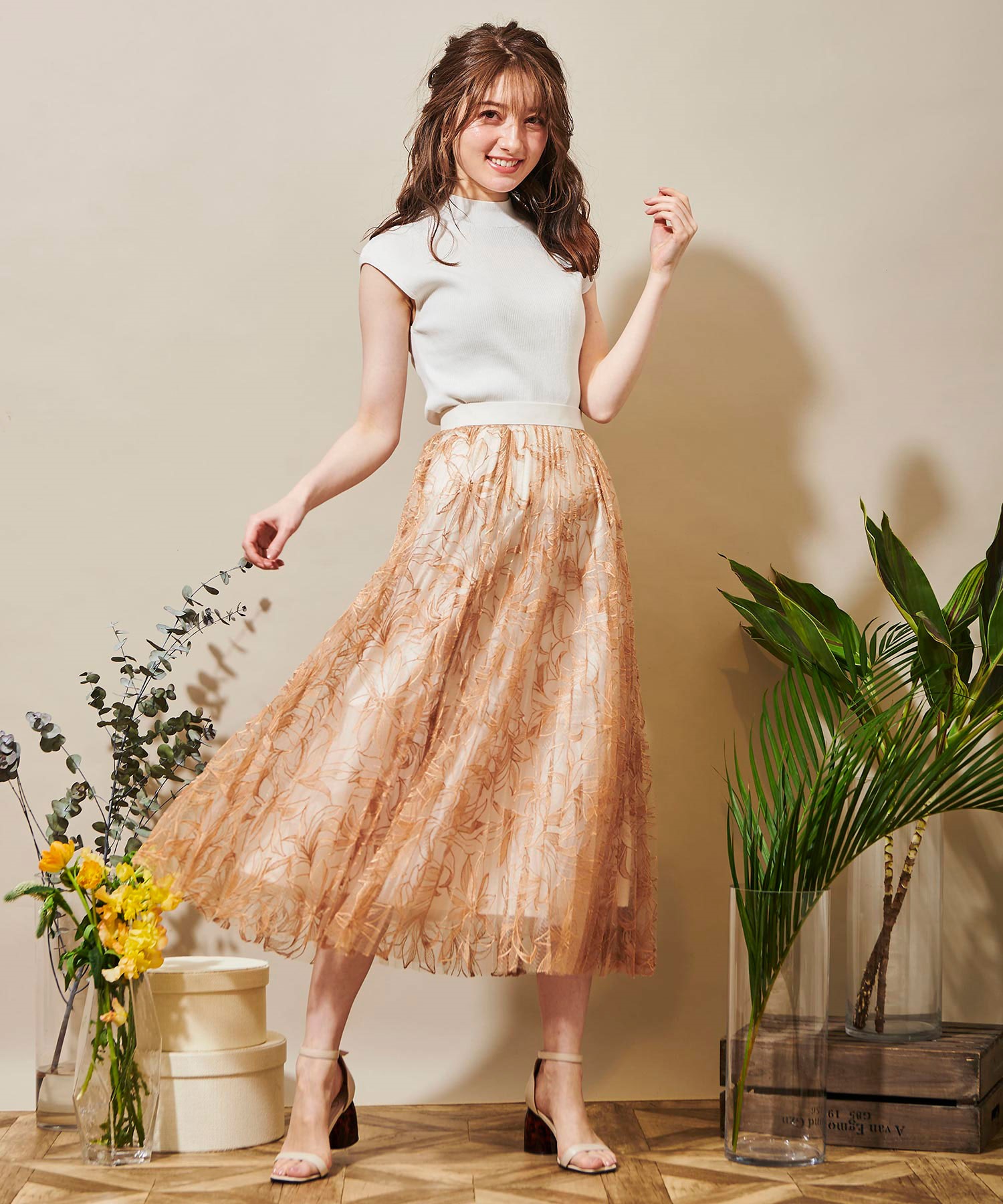 【新品タグ付き】Noela 線書き刺繍スカート