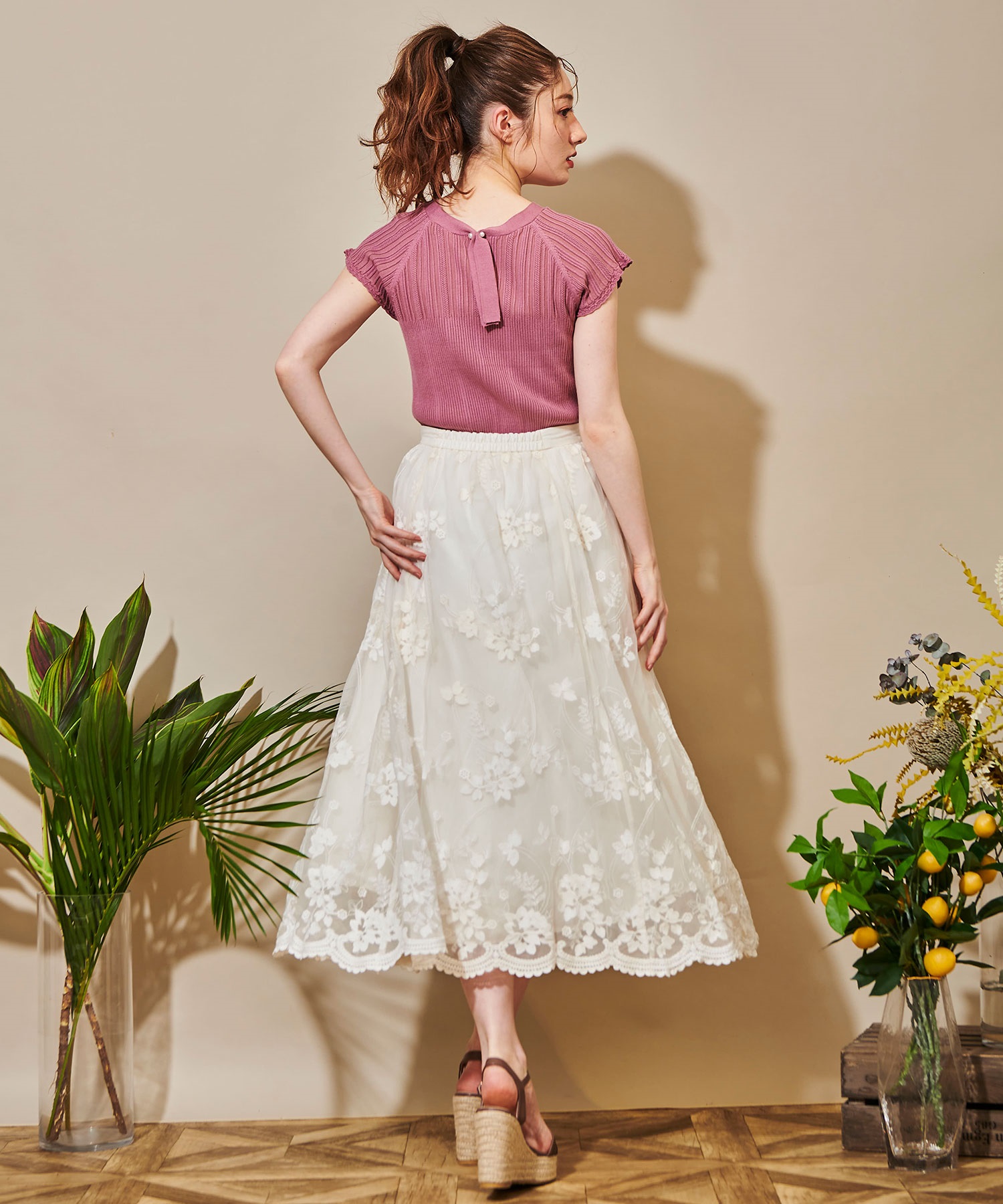 チュールフラワー刺繍スカート | フレアスカート | Noela OFFICIAL WEB