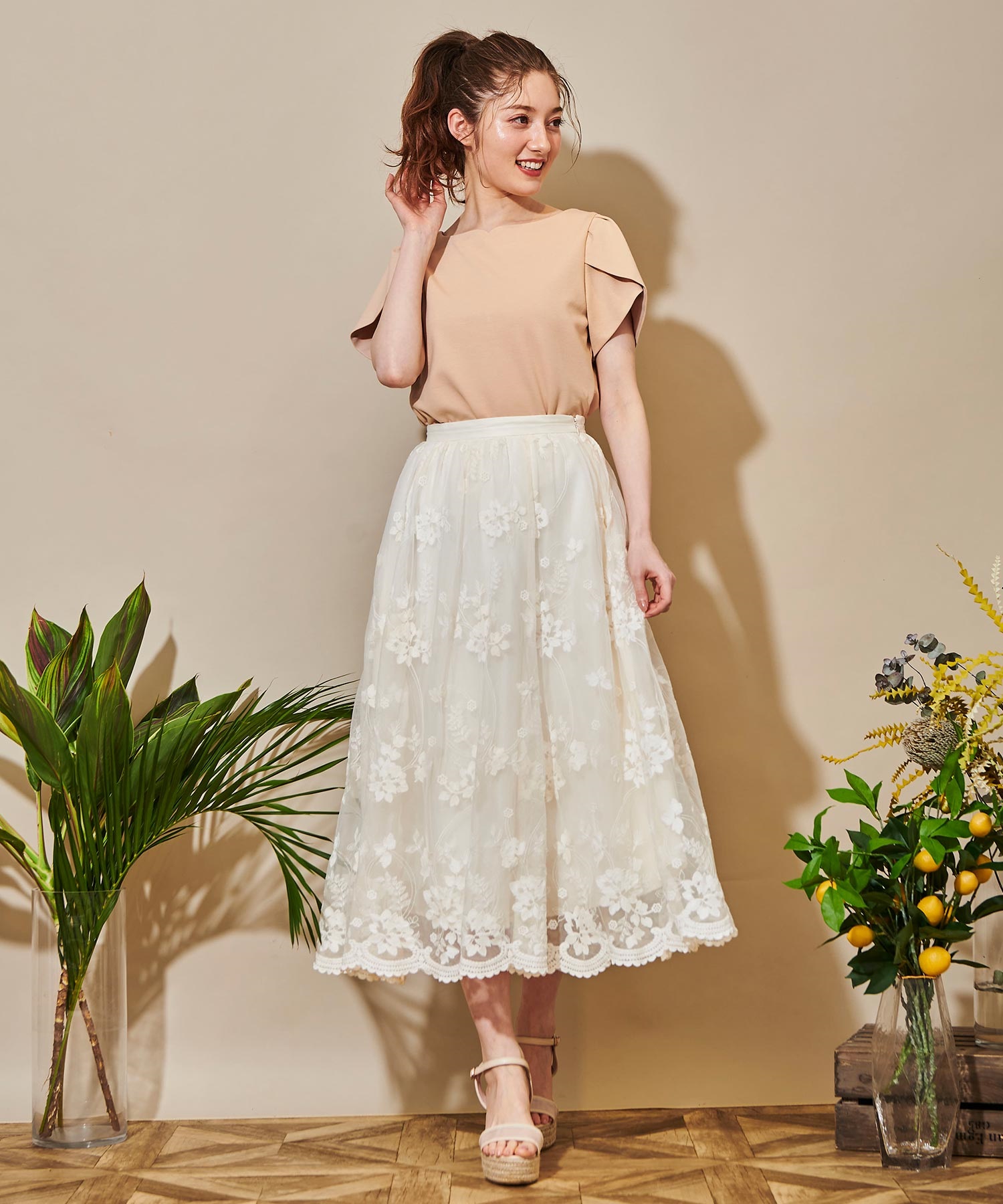 チュールフラワー刺繍スカート | フレアスカート | Noela OFFICIAL WEB 