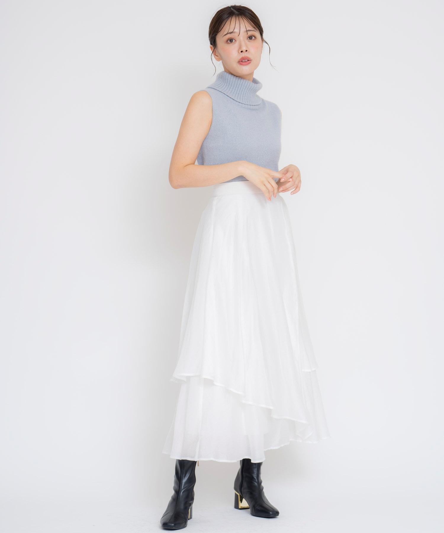 【新品タグ付き】Noela リリー柄フレアスカート ベージュ ノエラ Noela リリー柄フレアスカート （ベージュ） -靴