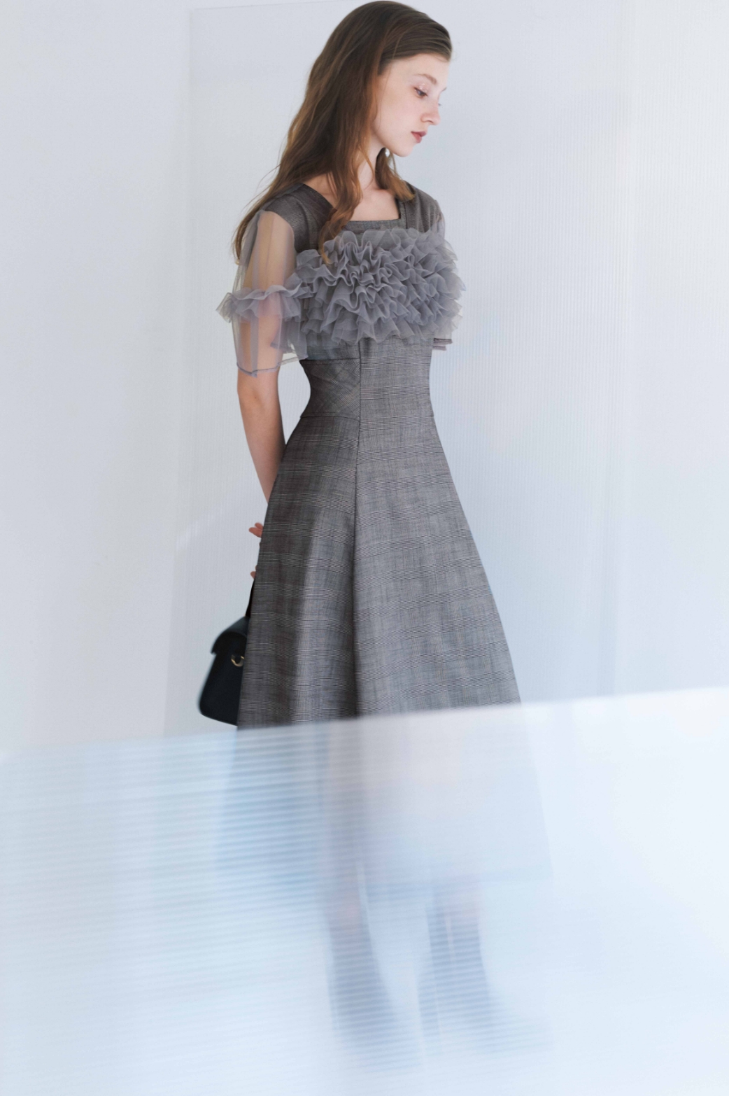 紫のワンピースのモデル画像