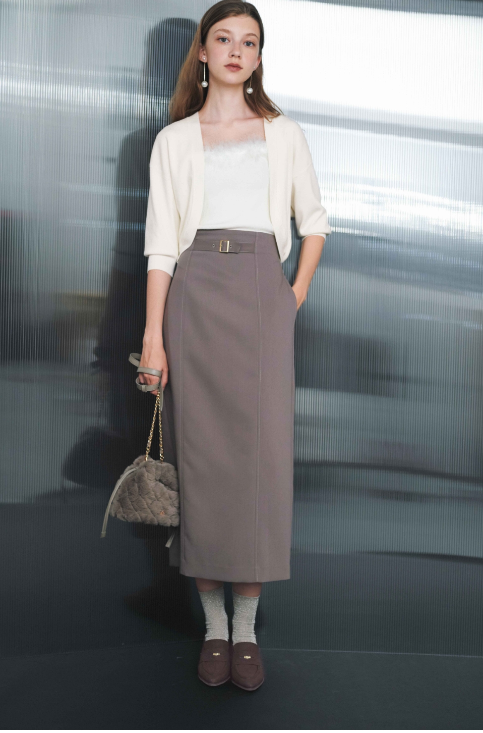 白のワンピースのモデル画像