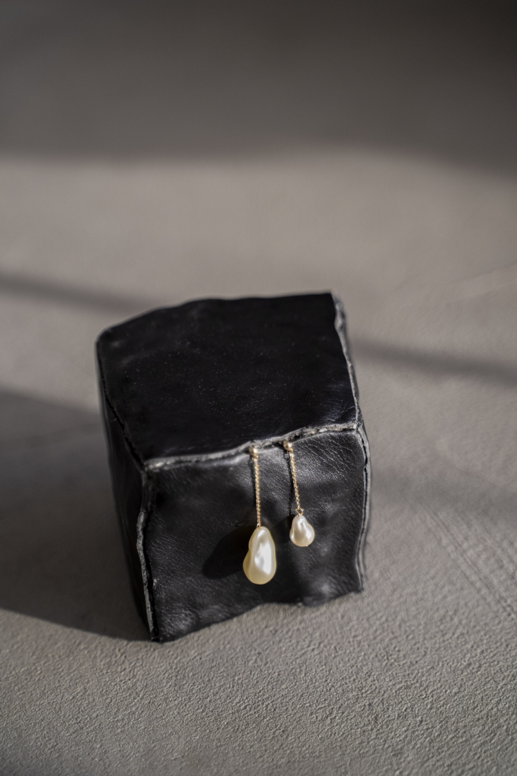 バロックパールアシメピアスの画像