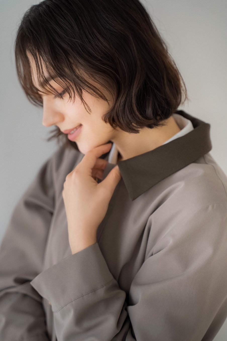 アウトポケットブルゾンを着用した女性の画像