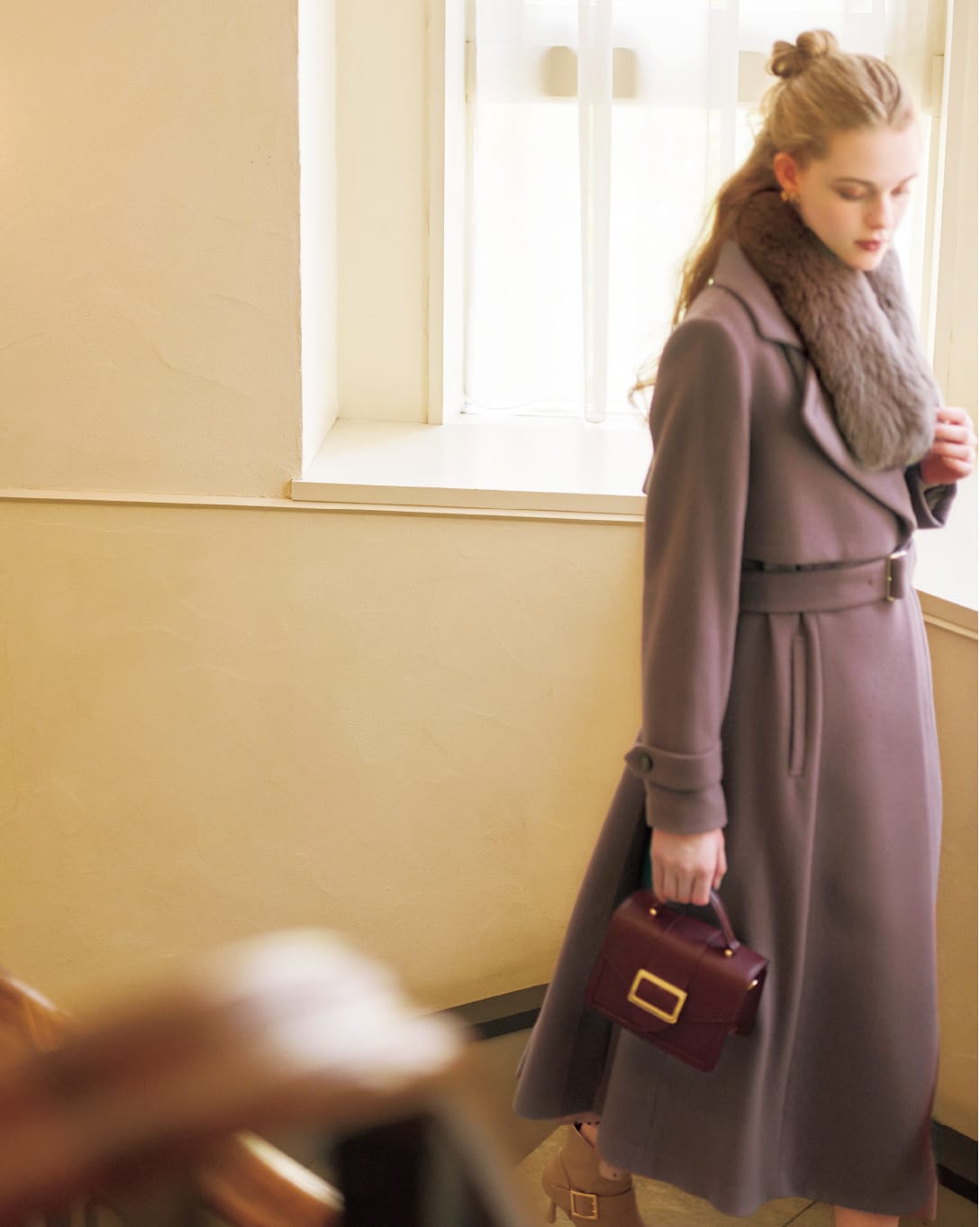2023 WINTER SEASON OUTER COLLECTIONの服を着用している女性モデル画像03