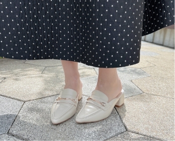 Noelaの服を着用している女性モデルの画像07