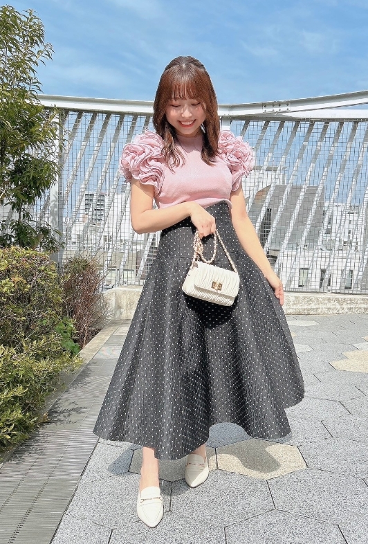 Noelaの服を着用している女性モデルの画像08