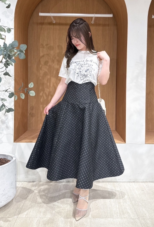 Noelaの服を着用している女性モデルの画像09